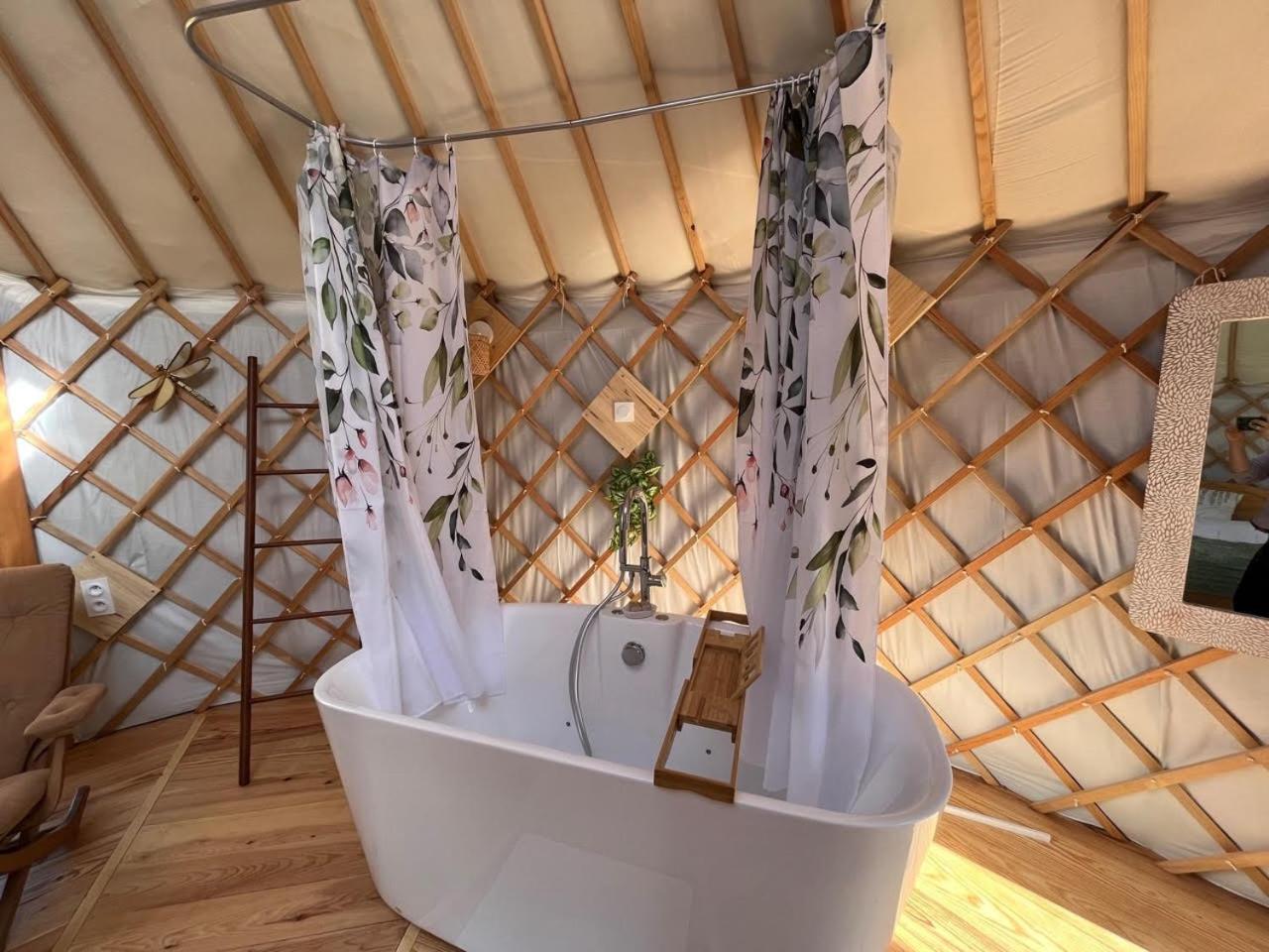 Les Logements Insolites De La Base Nautique Verneuil  エクステリア 写真