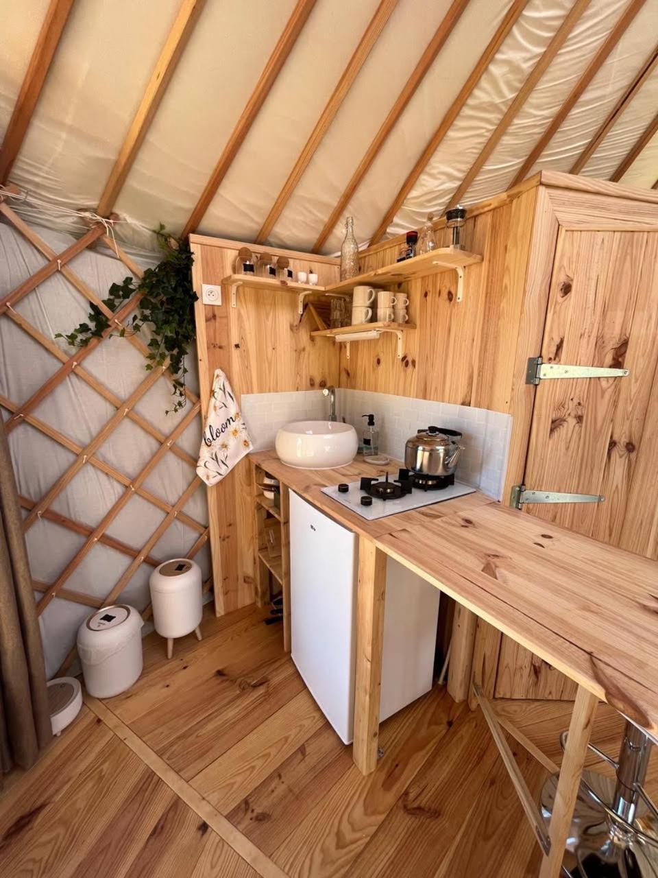 Les Logements Insolites De La Base Nautique Verneuil  エクステリア 写真